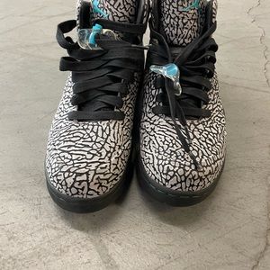 Jordan 5 retro 3Lab5
Cement Grey/ Gamma Blue-Black